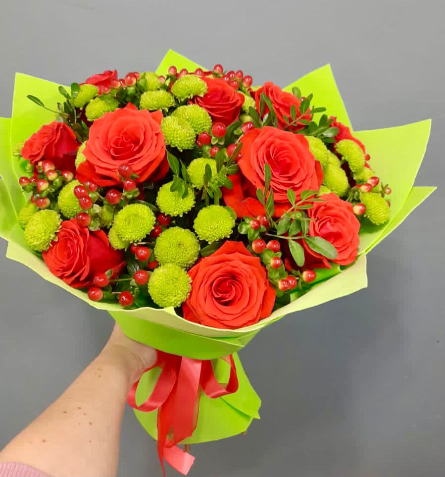 Букет цветов из: Хризантемы и Розы в Уссурийске