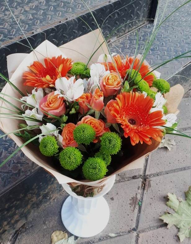 Букет цветов из: Герберы, Хризантемы, Альстромерии и Розы в Уссурийске