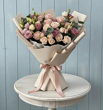 Букет цветов из:  Розы и Лизиантусы в Уссурийске