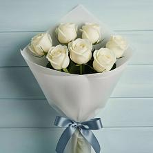 Букет 7 Белых роз Эдлесс Лав в Уссурийске