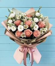 Букет цветов из:  Розы, Альстромерии и Лизиантусы #REPLACE_PRED# Уссурийске