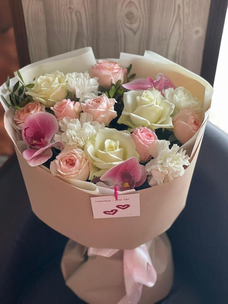 Букет цветов из: Орхидеи, Розы и Гвоздики в Уссурийске