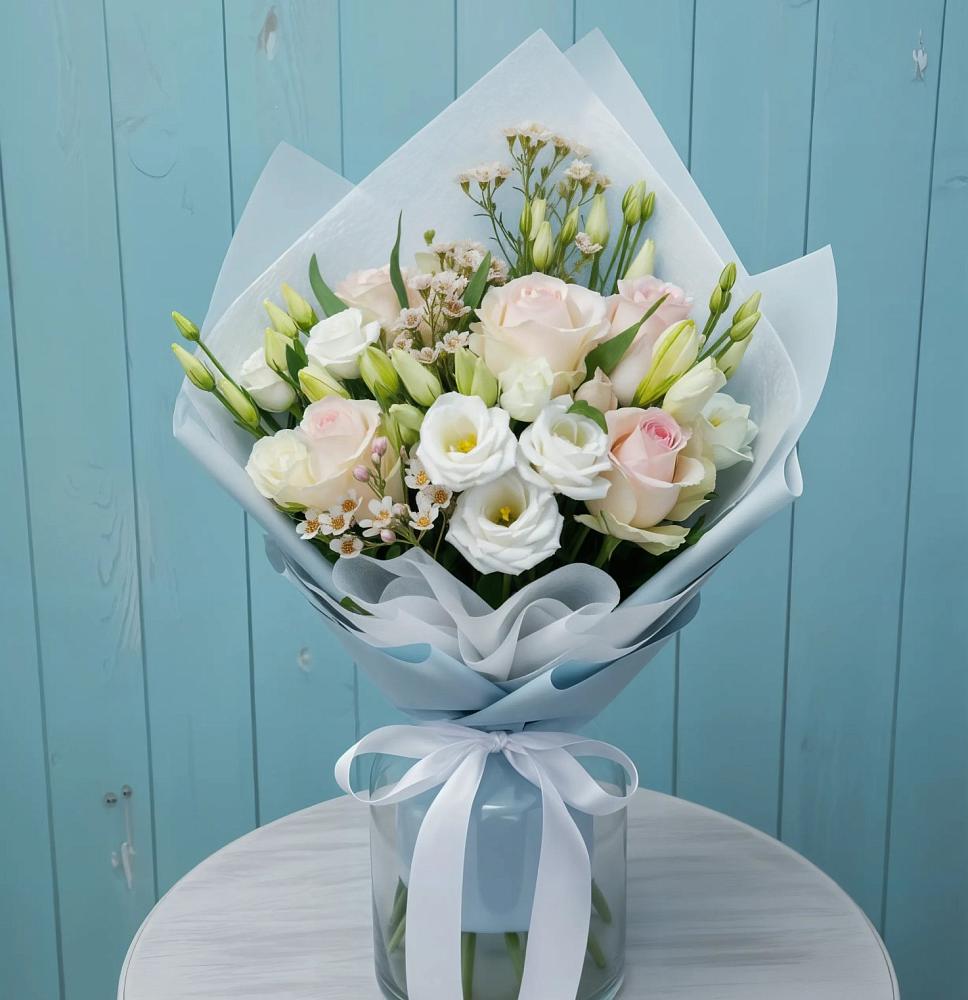 Букет цветов из: Розы и Лизиантусы в Уссурийске