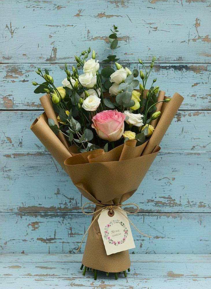 Букет цветов из: Розы и Лизиантусы в Уссурийске