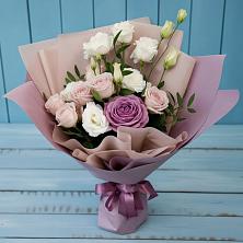 Букет цветов из:  Розы и Лизиантусы в Уссурийске