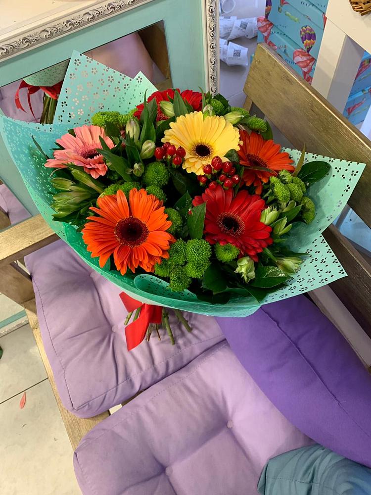 Букет цветов из: Герберы, Хризантемы и Альстромерии в Уссурийске