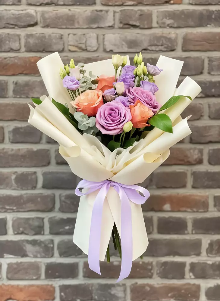 Букет цветов из: Лизиантусы и Розы в Уссурийске