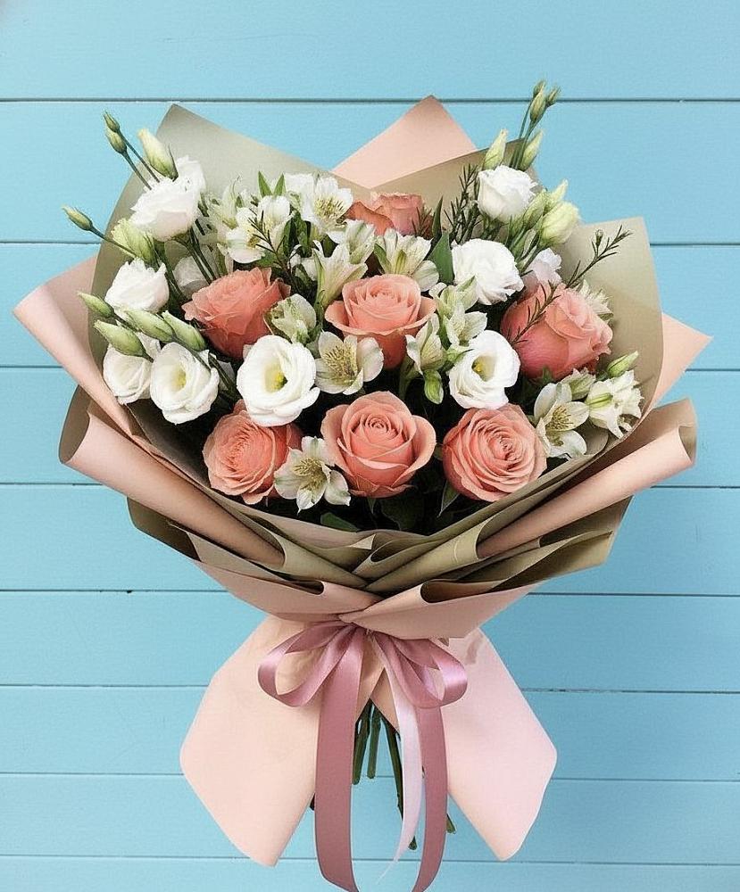 Букет цветов из: Розы, Альстромерии и Лизиантусы в Уссурийске