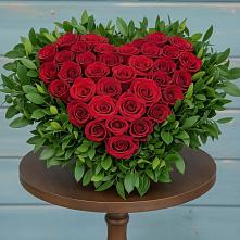 Цветочная композиция из Розы в виде сердца в Уссурийске