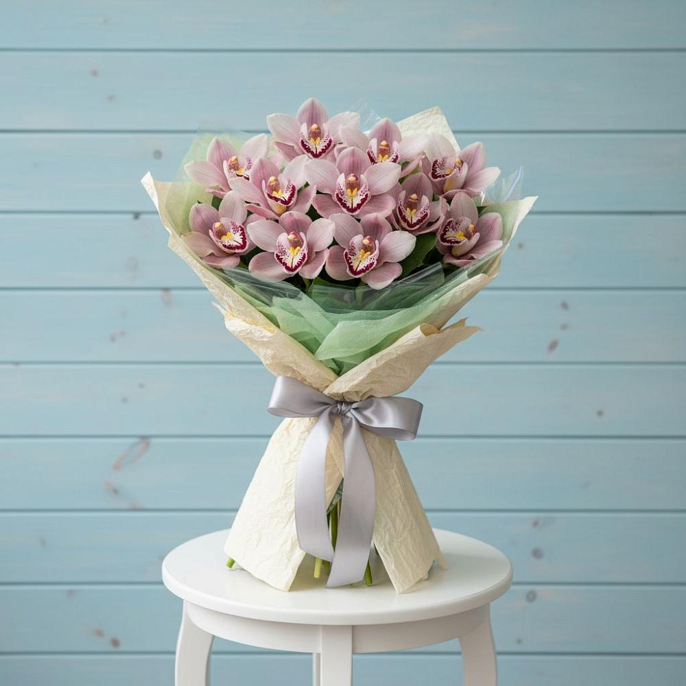 Букет цветов из: Орхидеи и Розы в Уссурийске