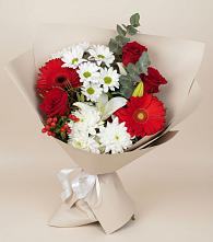 Букет цветов из:  Розы, Хризантемы, Герберы и Лилии в Уссурийске