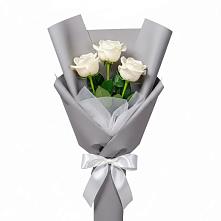 Букет 3 белые розы в Уссурийске