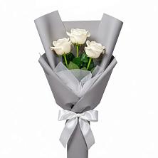 Букет 3 белые розы в Уссурийске