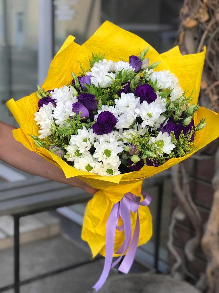 Букет цветов из: Ирисы, Хризантемы и Ромашки в Уссурийске