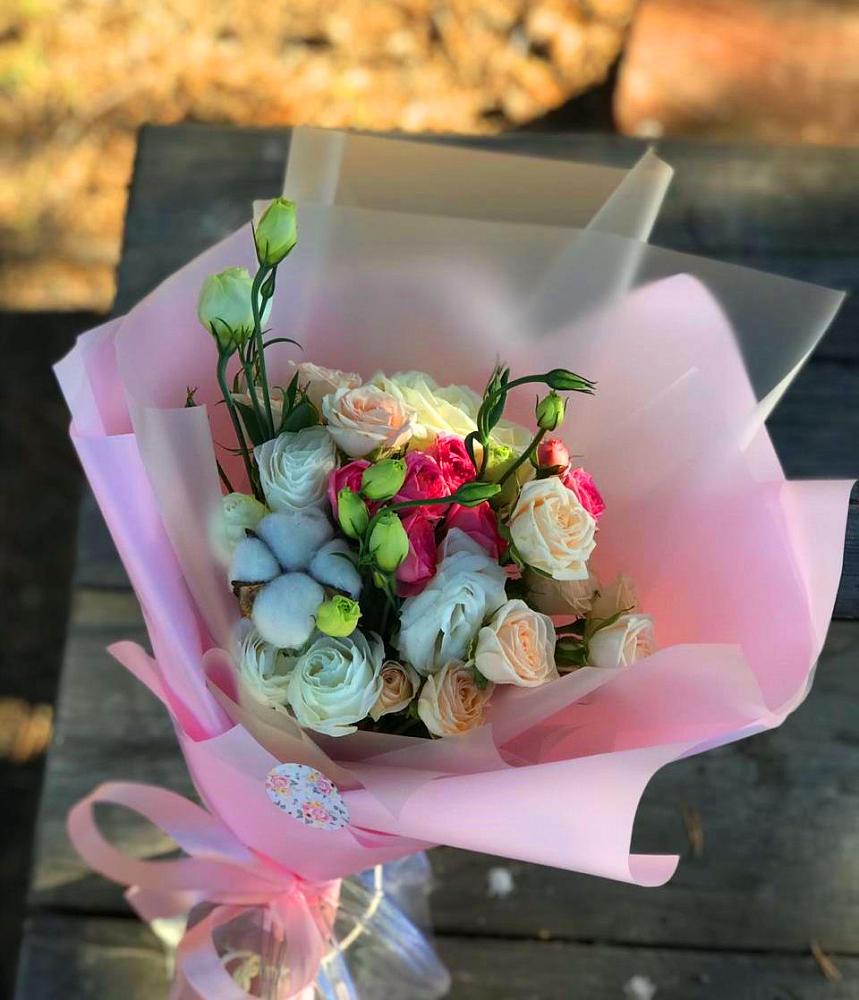 Букет цветов из: Розы и Лизиантусы в Уссурийске