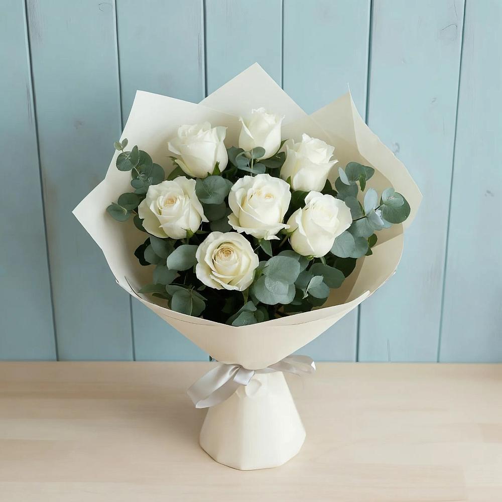 Букет Белые розы в Эвкалипте в Уссурийске