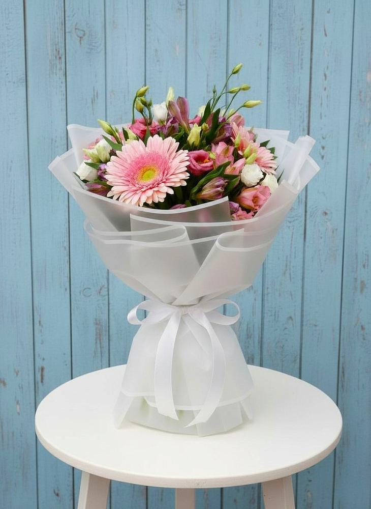 Букет цветов из: Герберы, Альстромерии и Лизиантусы в Уссурийске