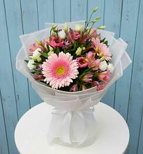 Букет цветов из:  Герберы, Альстромерии и Лизиантусы #REPLACE_PRED# Уссурийске