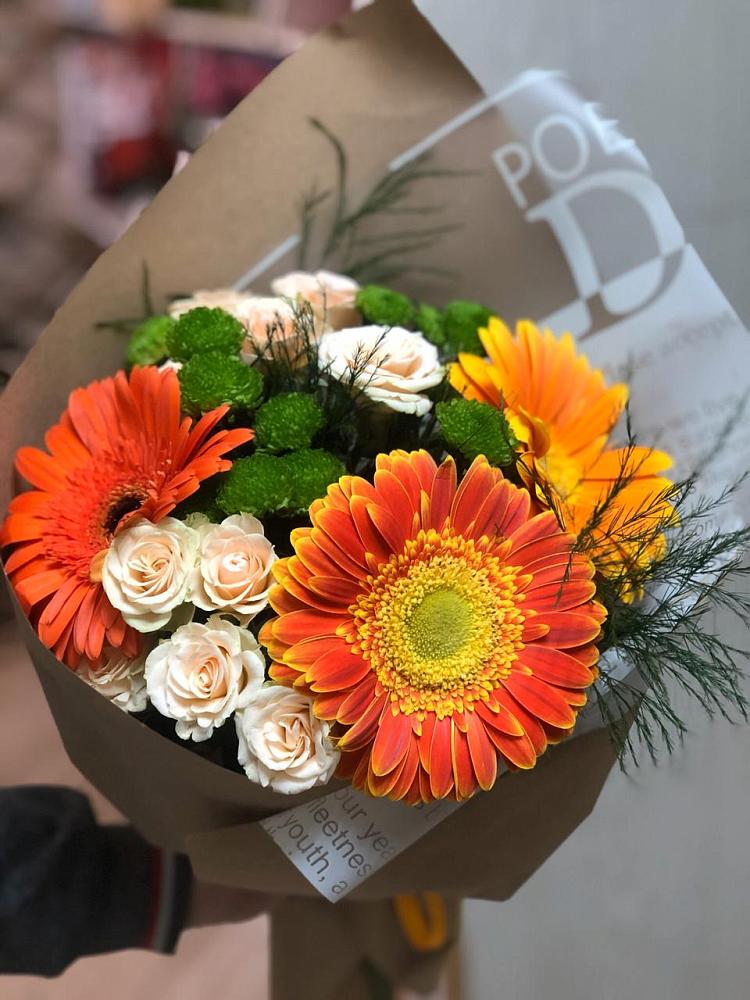 Букет цветов из: Герберы, Хризантемы и Розы в Уссурийске