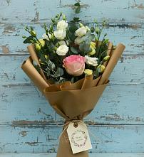 Букет цветов из:  Розы и Лизиантусы в Уссурийске