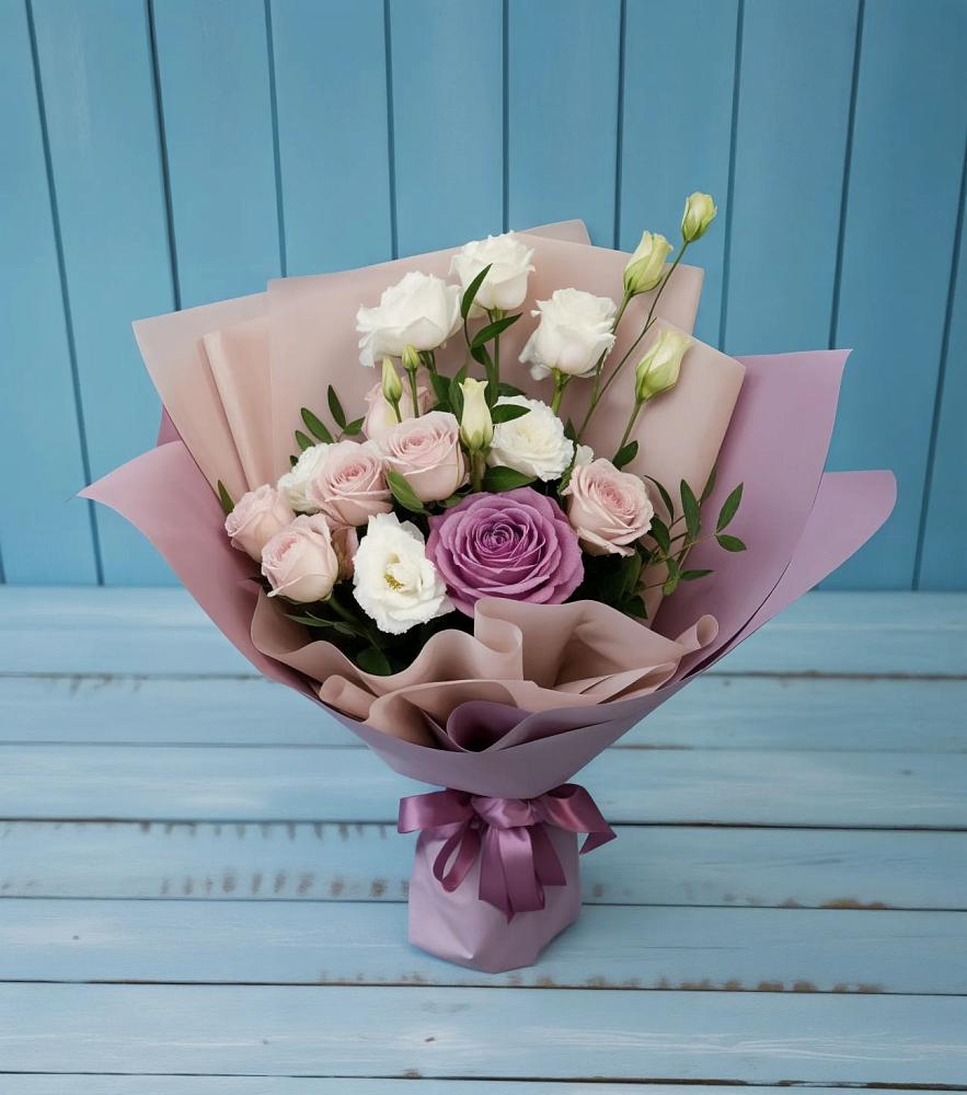 Букет цветов из: Розы и Лизиантусы в Уссурийске